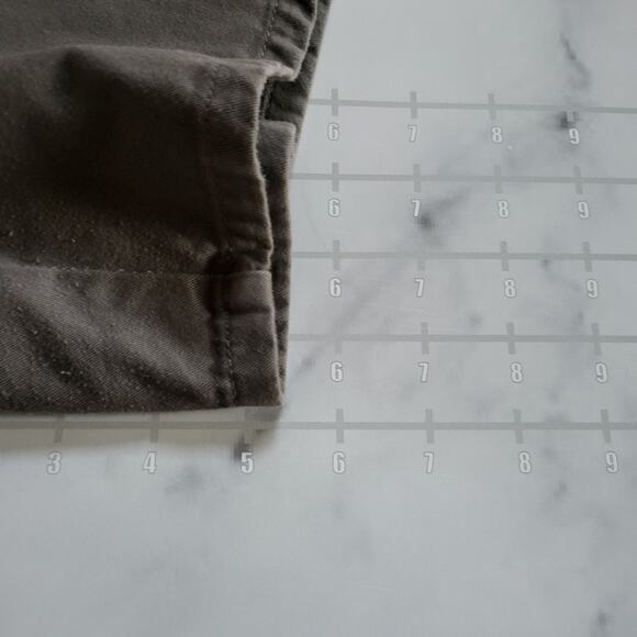 Geoffrey Beene Shorts Womens 10 Gray Faded Pleated Front Bermuda High Rise - Picture 9 of 9